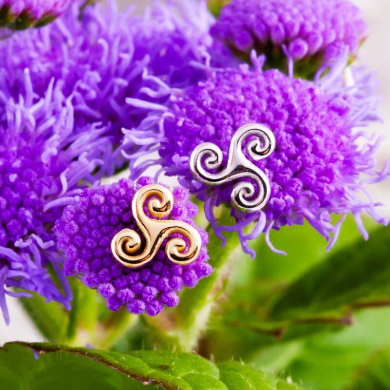 Triskelion pin
